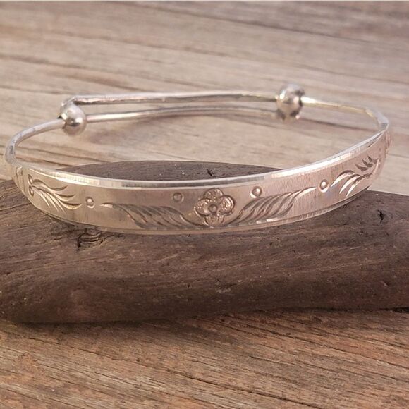 Vintage Engraved Flower Texture Sterling Expandable Bangle Bracelet - Picture 4 of 9
